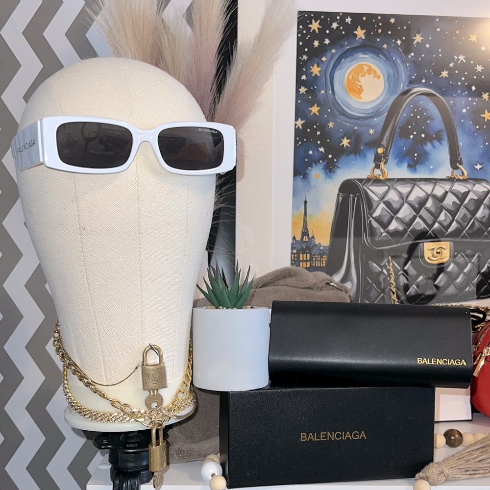✨SOLD✨Balenciaga Sunglasses 🕶️ WHITE 🤍